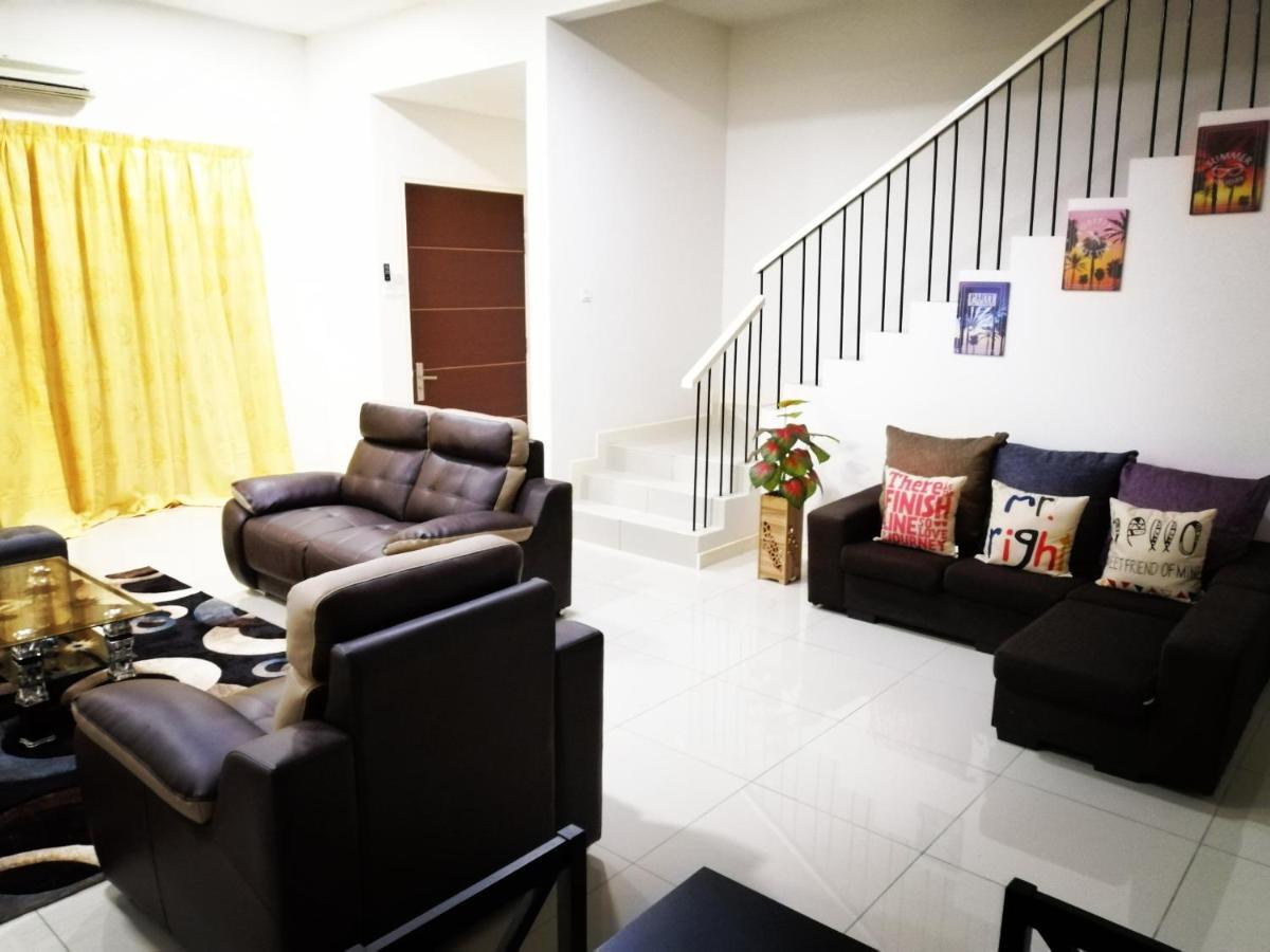A&D Home-Stay @Kota Warisan, Сепанг Екстериор снимка